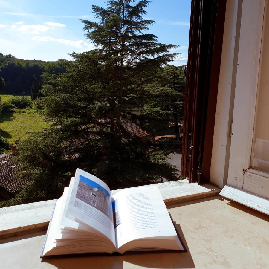 La Casa Dei Libri Villa Sutri Luaran gambar